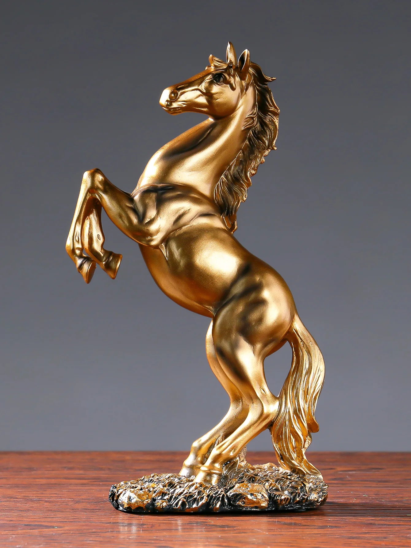 European-Style Resin Victory Horse Statue