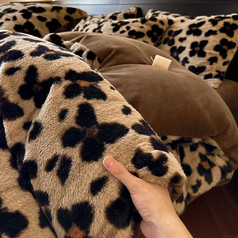 Luxurious Fleece Leopard Bedding Set