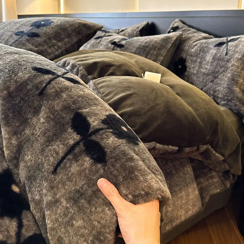 Luxurious Fleece Leopard Bedding Set