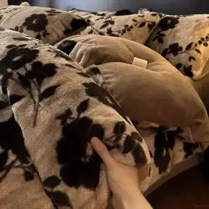 Luxurious Fleece Leopard Bedding Set