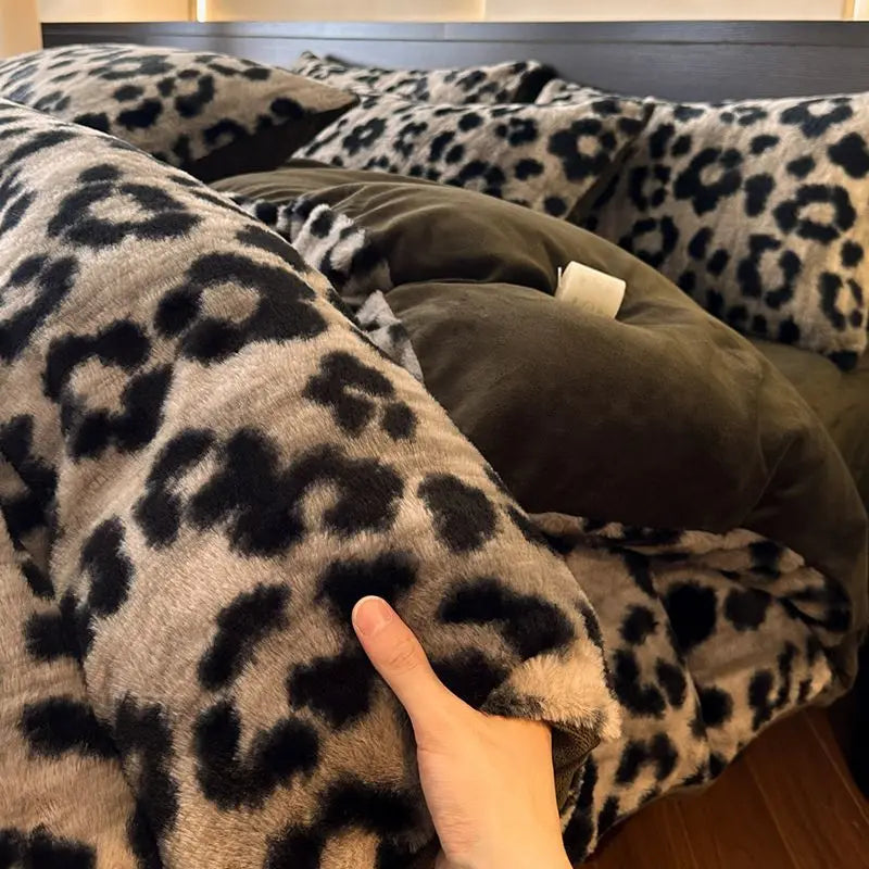 Luxurious Fleece Leopard Bedding Set